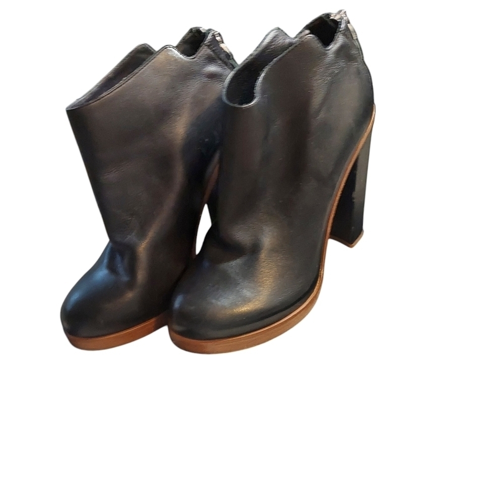 9.5 Dolce Vita black high heel‎ bootie size 9.5